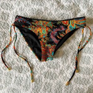 Colorful Billabong bikini bottoms w side strings